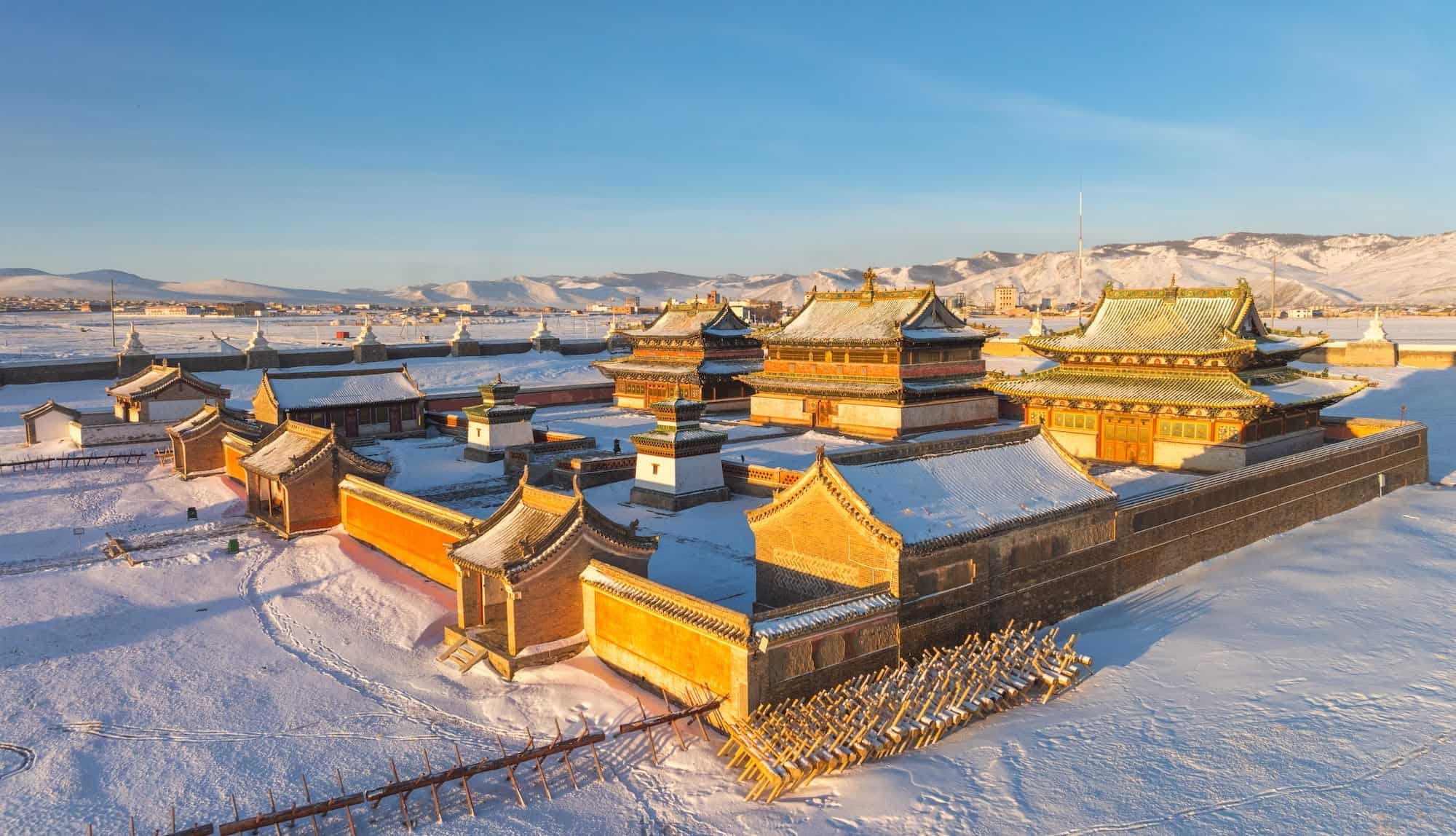 Die alte Hauptstadt der Mongolei, Kharkorin, im Winter mit Schnee bedeckt
