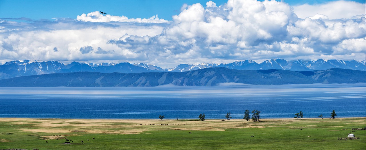 The mountain range at the West shores of Lake Khuvsgul
